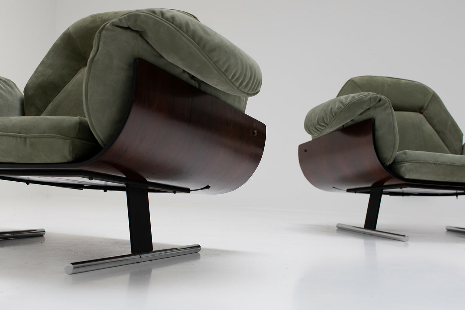 Jorge Zalszupin 'Presidencial' lounge chairs